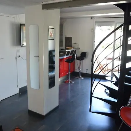 Studio With Balcony In The Heart Of Pine Forest 209